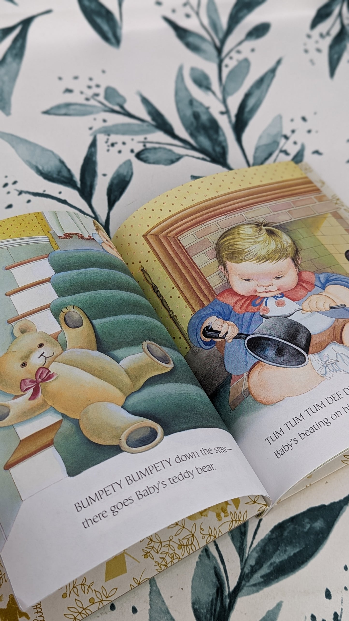Little Golden Book: Baby Listens
