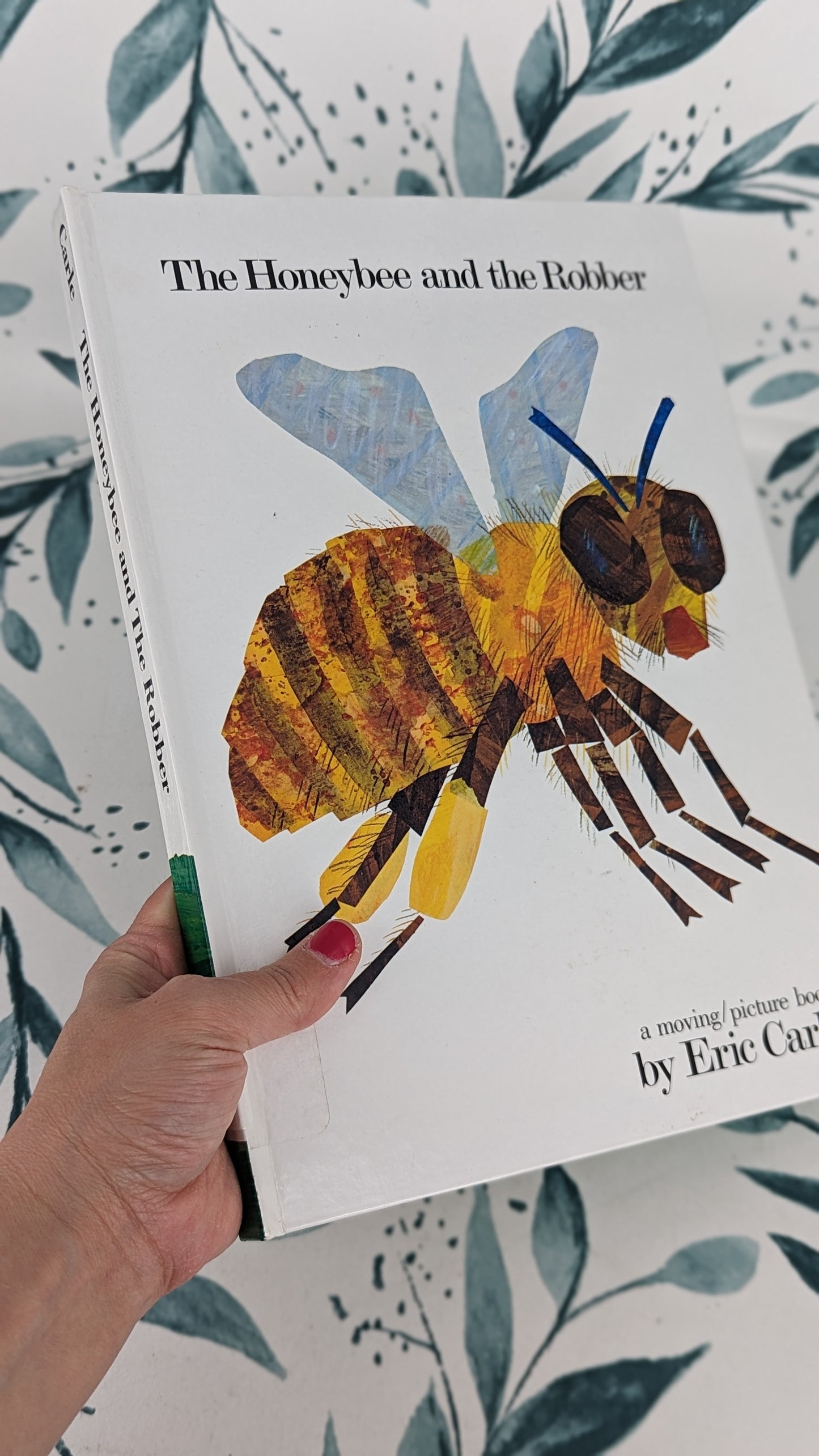 The Honeybee and the Robber (A Moving Book)